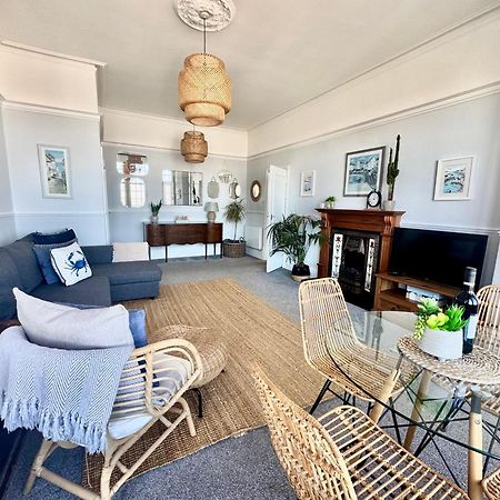 Appartement A View Of The Bay- Panoramic Sea Views- Sleeps 4 à Westgate-on-Sea Extérieur photo