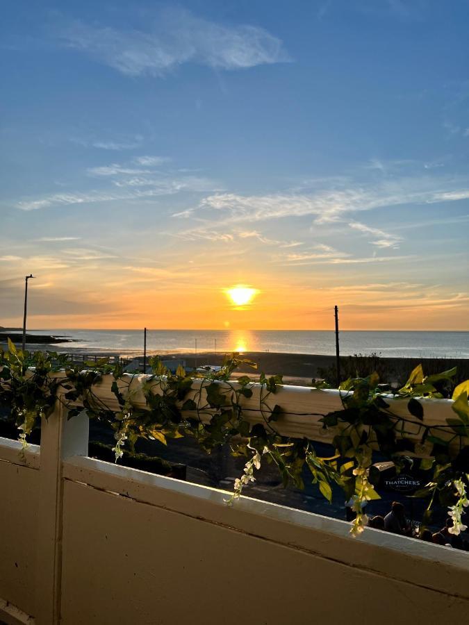 Appartement A View Of The Bay- Panoramic Sea Views- Sleeps 4 à Westgate-on-Sea Extérieur photo