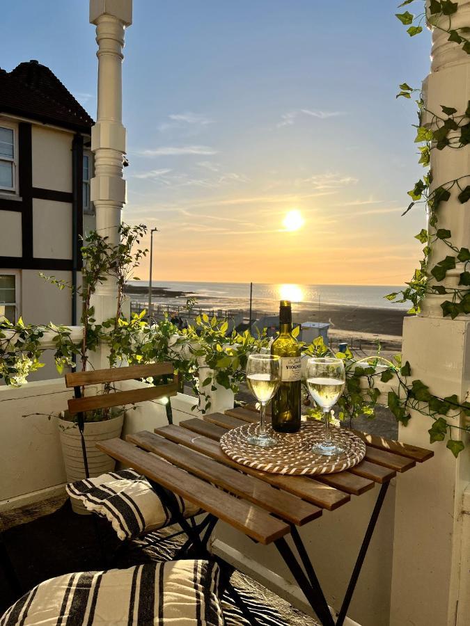 Appartement A View Of The Bay- Panoramic Sea Views- Sleeps 4 à Westgate-on-Sea Extérieur photo