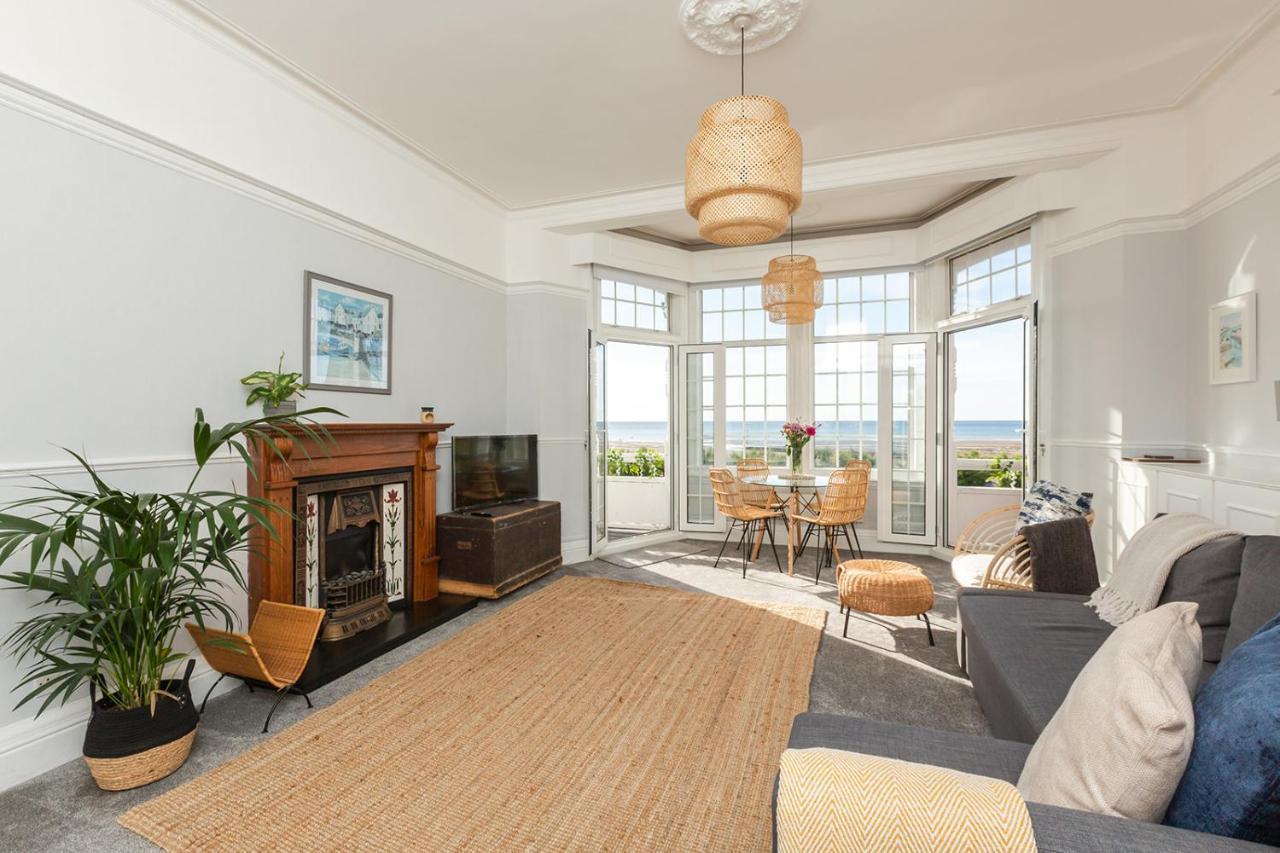 Appartement A View Of The Bay- Panoramic Sea Views- Sleeps 4 à Westgate-on-Sea Extérieur photo