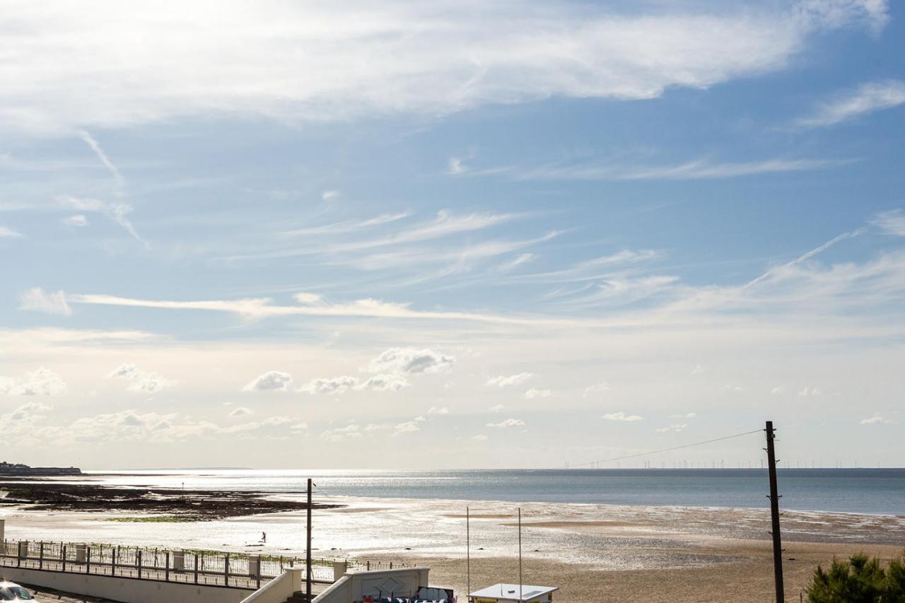 Appartement A View Of The Bay- Panoramic Sea Views- Sleeps 4 à Westgate-on-Sea Extérieur photo