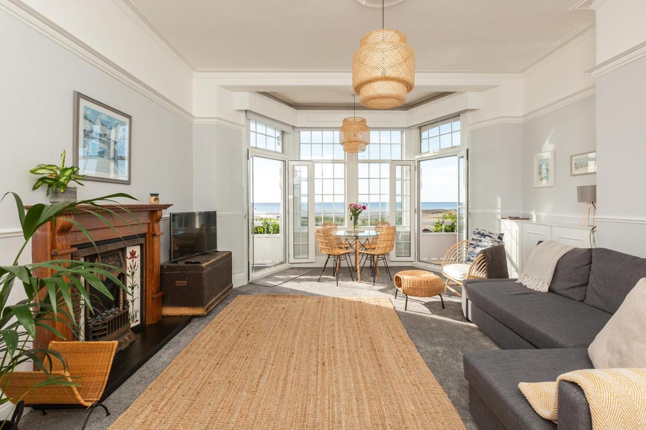 Appartement A View Of The Bay- Panoramic Sea Views- Sleeps 4 à Westgate-on-Sea Extérieur photo