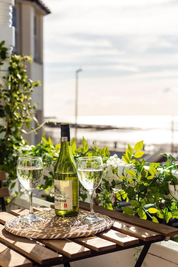 Appartement A View Of The Bay- Panoramic Sea Views- Sleeps 4 à Westgate-on-Sea Extérieur photo
