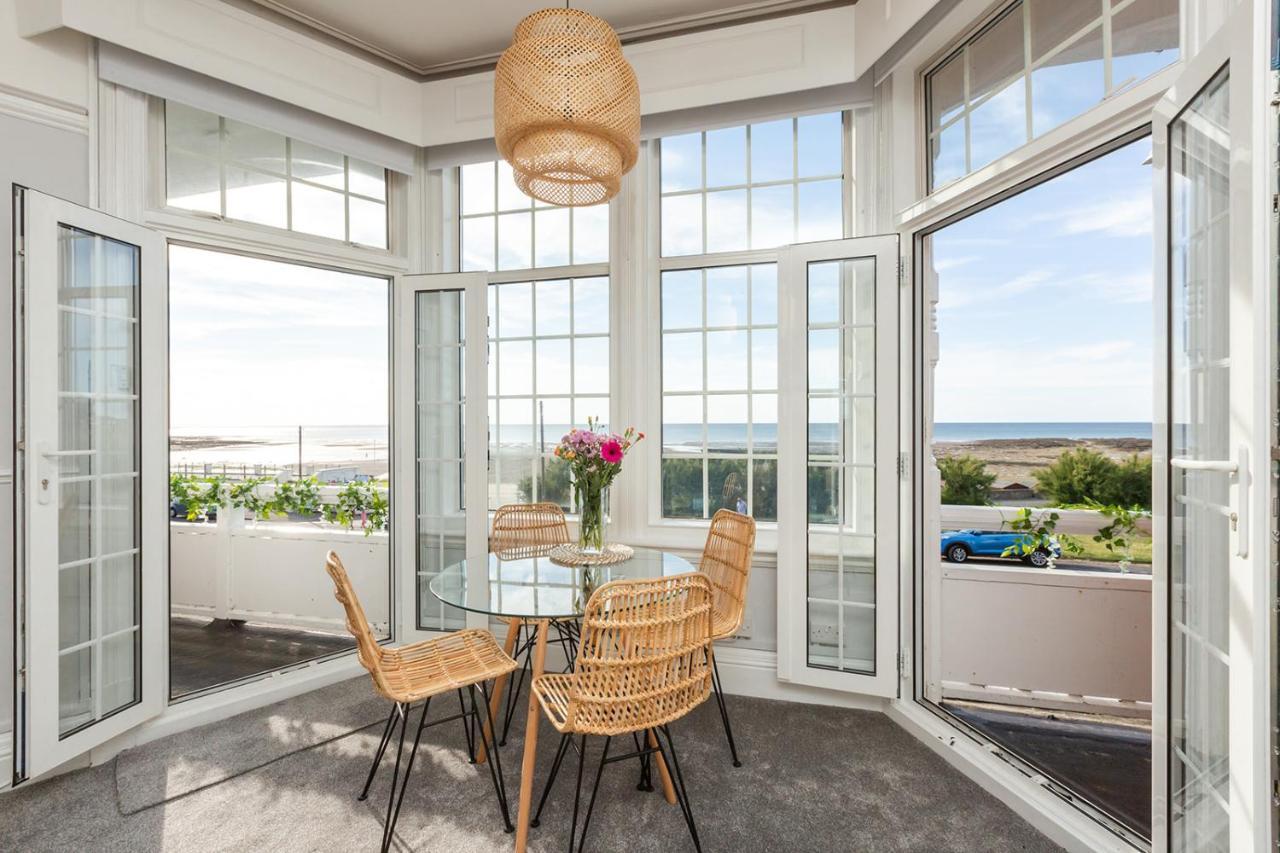 Appartement A View Of The Bay- Panoramic Sea Views- Sleeps 4 à Westgate-on-Sea Extérieur photo
