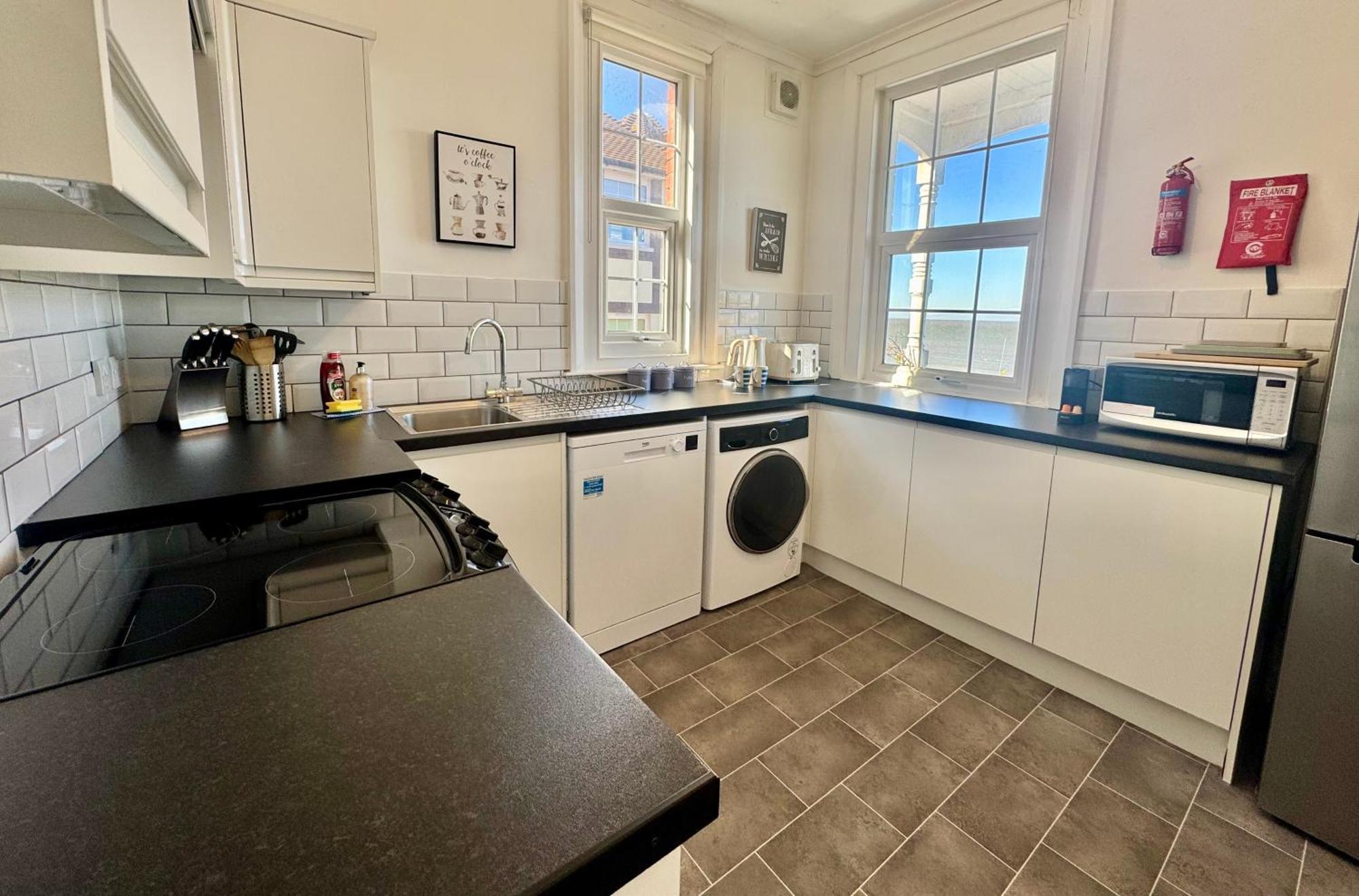 Appartement A View Of The Bay- Panoramic Sea Views- Sleeps 4 à Westgate-on-Sea Extérieur photo